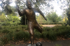 Újra a régi fényében tündököl Puskás Ferenc szobra Melbourne-ben