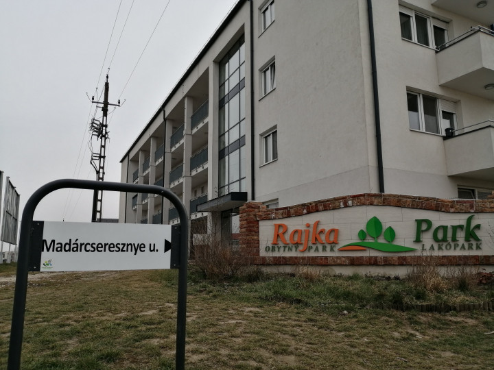 Magyar utcában szlovák társasház Rajkán – Fotó: Cséfalvay Attila / Telex