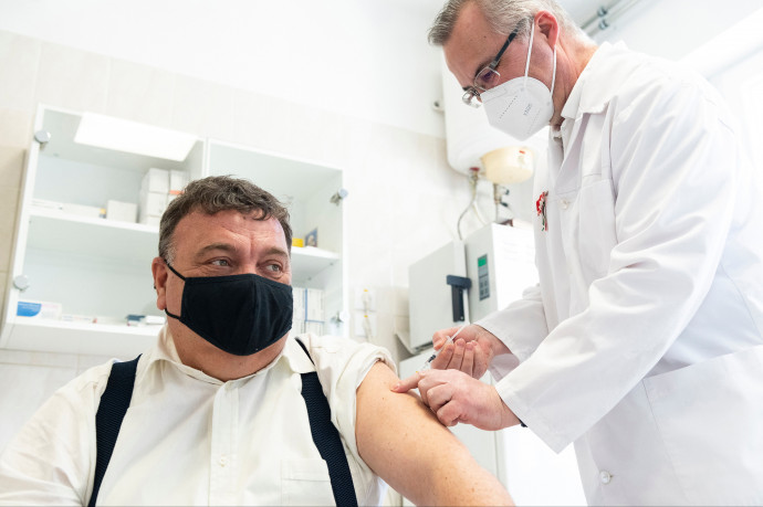 Harmincezertől ötmillióig büntethetik azt a háziorvost, aki nem olt hétvégén