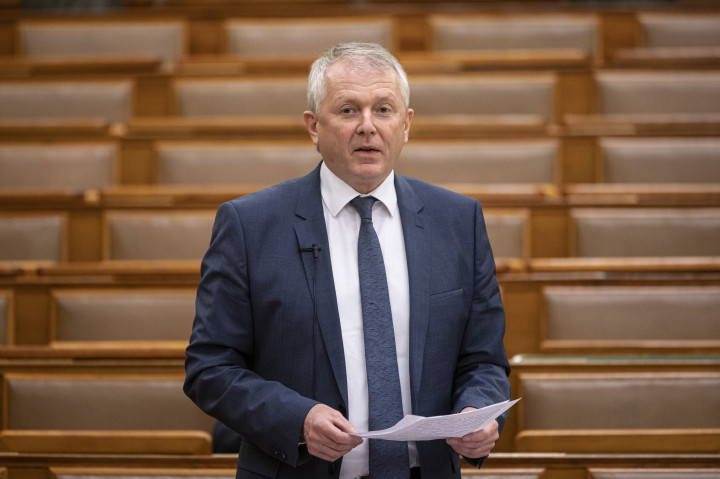 Kaderják Péter az Országgyűlés plenáris ülésén 2020. november 19-én – Fotó: Szigetváry Zsolt / MTI