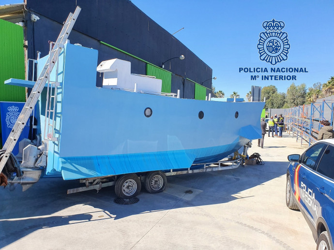 A házi készítésű hajó – Fotó: Policía Nacional