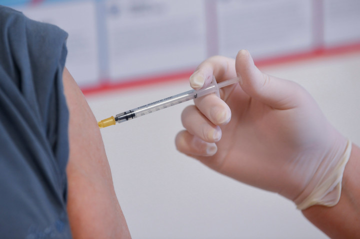 Magyar Orvosi Kamara: Mindenki oltassa be magát a felajánlott vakcinával