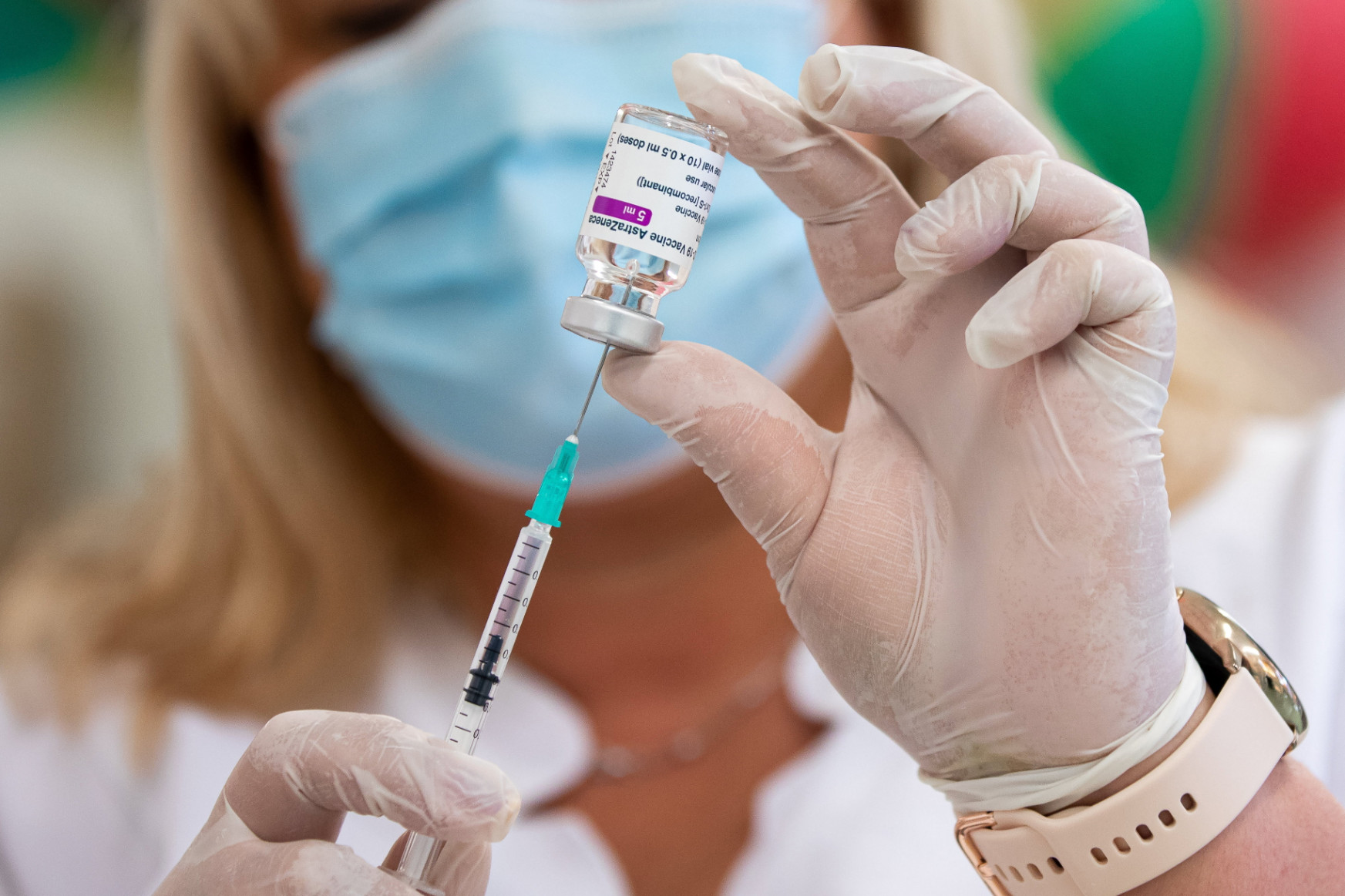 Elenyésző az esélye annak, hogy vérrögképződést okozna az AstraZeneca vakcinája
