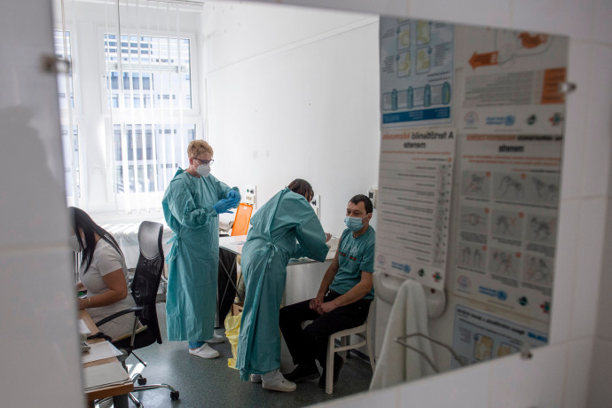 Még sosem volt ennyi halálos áldozat itthon egy nap alatt a koronavírus miatt, 195-en haltak meg