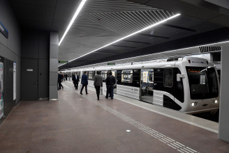 Feljelentést tesz a budapesti városvezetés a 3-as metró felújított szerelvényei miatt
