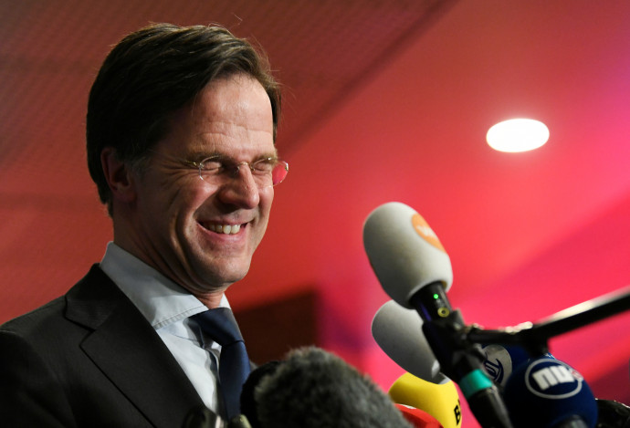 Mark Rutte az exit poll közlése utáni sajtótájékoztatón – Fotó: Piroschka Van De Wouw / Reuters
