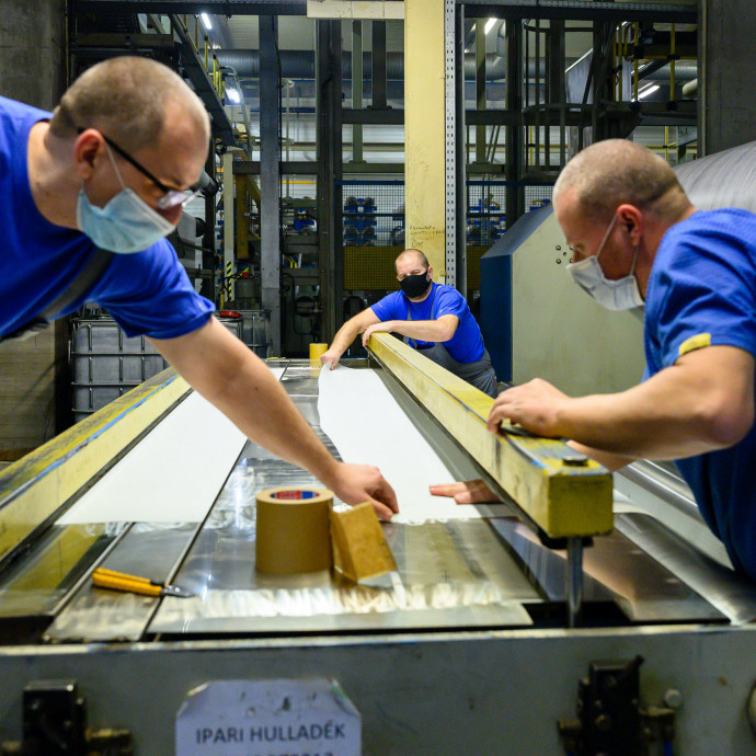 Hogyan kommunikáljanak a cégek az e-maillel nem rendelkező munkavállalókkal?