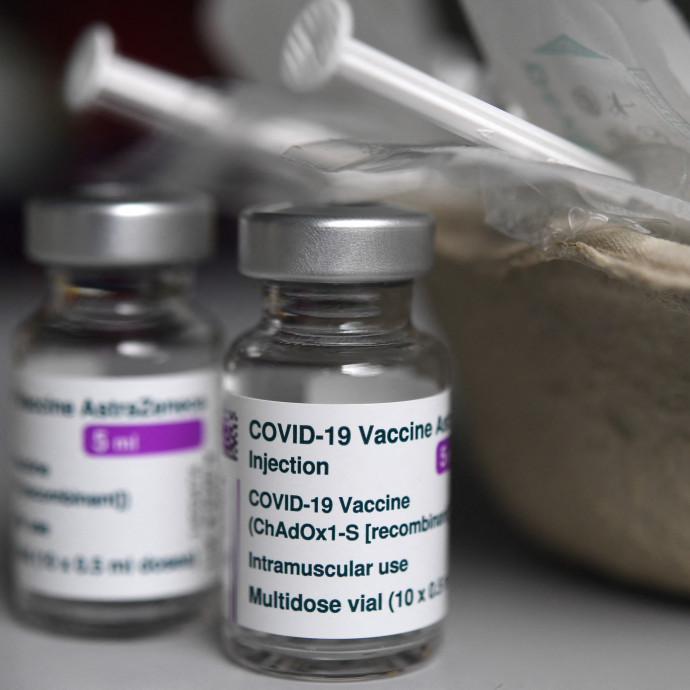 Ha így megy tovább, sosem derül ki, hogy tényleg be tudnak-e oltani napi félmillió embert