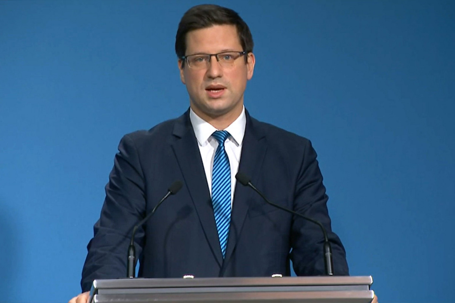 Gulyás: Nincs itt az ideje a lazításnak, pénteken derül ki a további menetrend