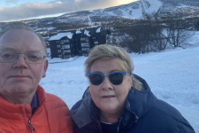 Megszegte a korlátozásokat, nyomoznak a norvég miniszterelnök ellen