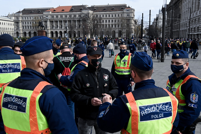 4,5 millió forint bírságot szabtak ki a március 15-i tüntetések szervezőire