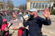 Gődény újra tüntetőkkel vonult a Hősök tere felé