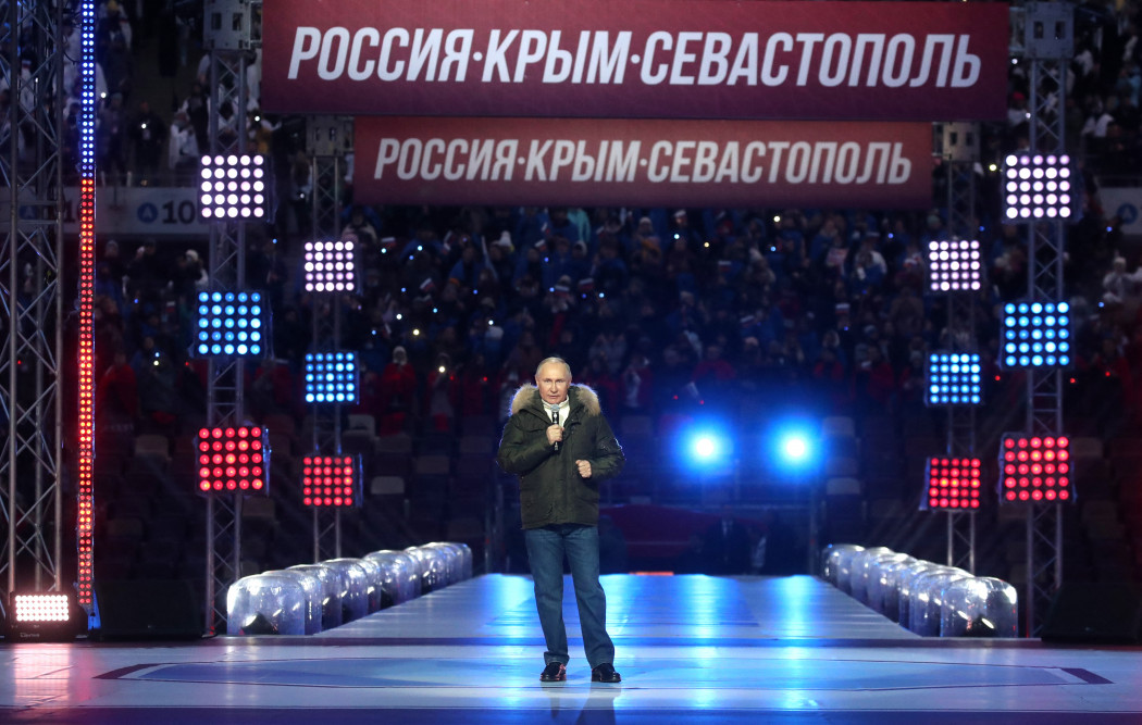 Vlagyimir Putyin mond beszédet egy koncert előtt, amit a Krím annektálásának hetedik évfordulóján tartottak Moszkvában 2021. március 18-án – Fotó: Vyacheslav Prokofyev / SPUTNIK / AFP