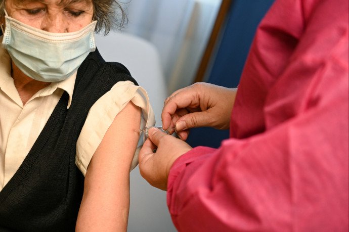 10 625 új fertőzöttet regisztráltak, meghalt 194 beteg