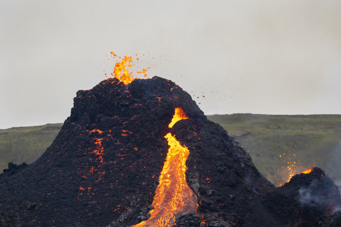Vulkán, láva – Fotó: Jeremie Richard / AFP