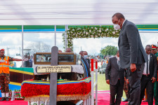 Öt ember meghalt a tanzániai elnök ravatalánál lévő tömegben