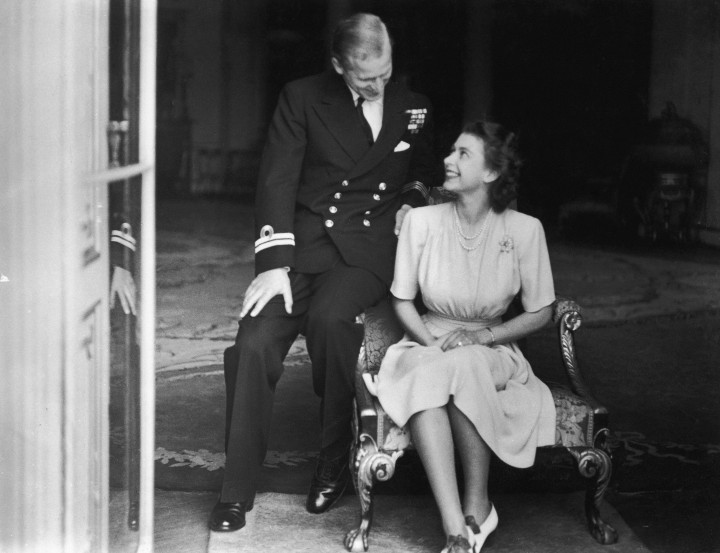 Erzsébet és Fülöp eljegyzésük idején – Fotó: Topical Press Agency / Hulton Archive / Getty Images