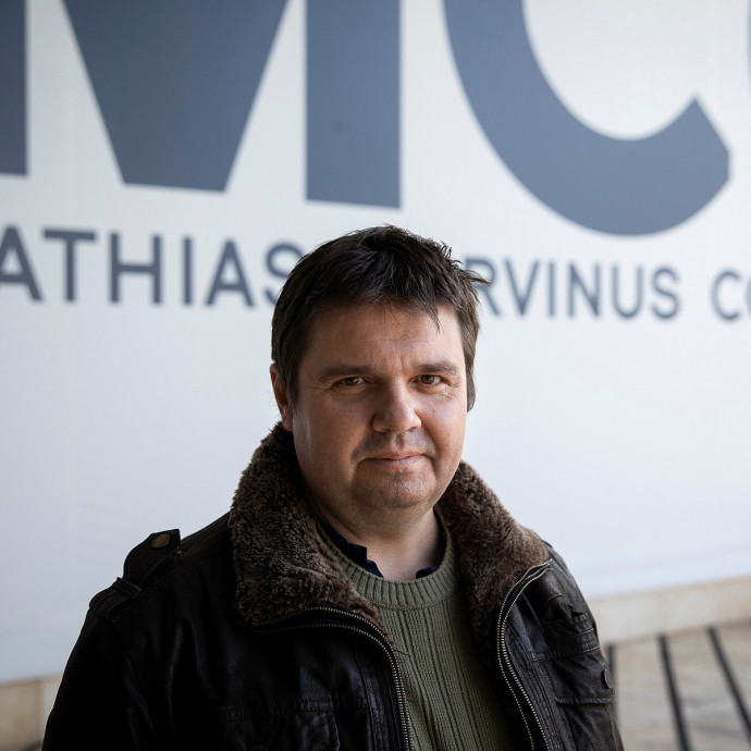 „Nem szeretnék politizáló iskolát” – interjú a Mathias Corvinus Collegium iskolavezetőjével