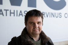 „Nem szeretnék politizáló iskolát” – interjú a Mathias Corvinus Collegium iskolavezetőjével