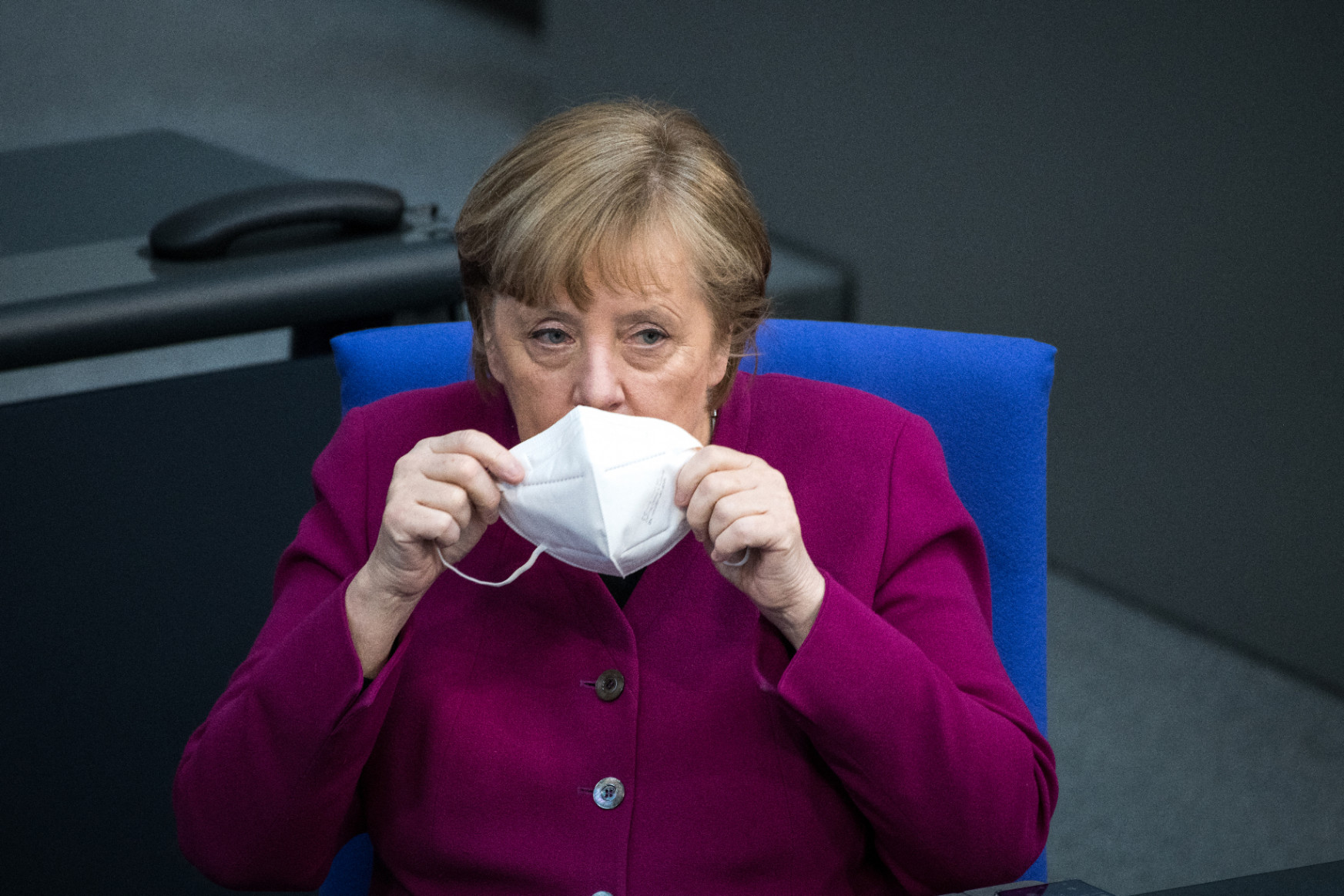 Merkel: Új járvány kezdődött, védekezni is másként kell