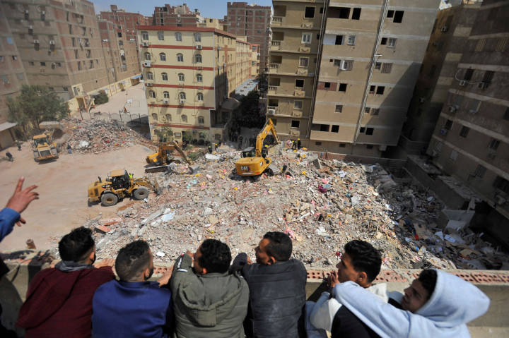 Kilencemeletes épület dőlt le Kairóban, 18-an meghaltak