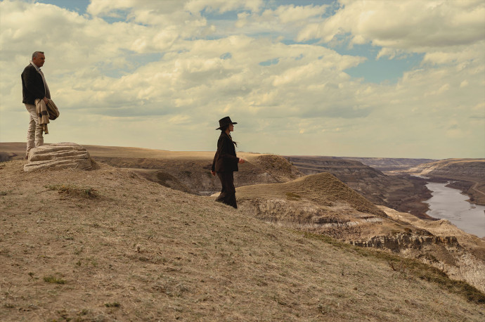 Kevin Costner, Diane Lane és Észak-Dakota A vér földje című filmben – Fotó: Focus Features