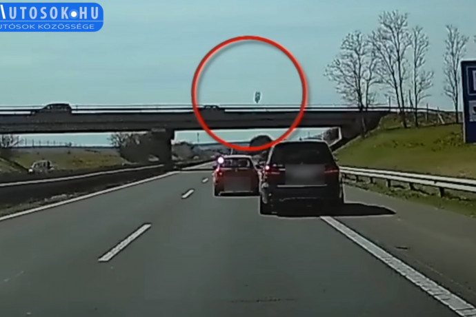 Büntetőfékezett, vizespalackkal dobálózott, majd a leállósávon előzött egy türelmetlen mercis