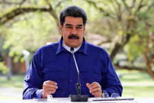 Olajért venne vakcinát Venezuela elnöke, de könyörögni nem fog