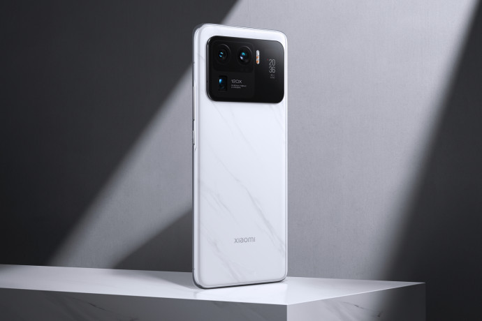 Csúcstelefont, okoskarkötőt és új projektort hoz Magyarországra a Xiaomi