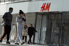 Kína nyíltan megüzente a H&M-nek, ha nem vesznek hszincsiangi pamutot, nincs üzlet