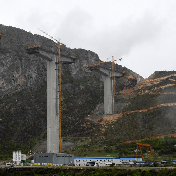 Túl nagy teher a kínai hitel, uniós segítséget kért a visszafizetéséhez Montenegró