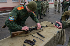 Egyre több a katona az ukrán-orosz határon, Kijev inváziótól tart