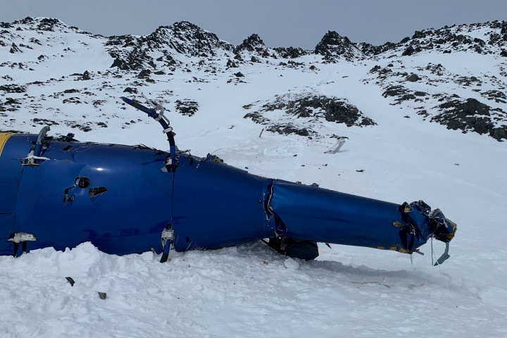 A lezuhant helikopter roncsa – Fotó: Alaska Mountain Rescue Group/ Handout / Reuters