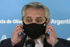 Megint koronás lett az argentin elnök, pedig az év elején már megkapta az oltást