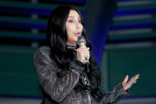 Bocsánatot kért Cher, amiért felvetette, hogy ő meg tudta volna menteni George Floydot