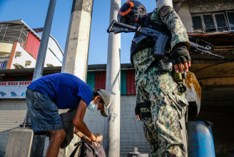 Háromszáz guggolással büntettek egy kijárási korlátozást megszegő filippínót, aki később belehalt a megerőltetésbe