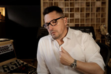 Ákos egyórás videóban beszél az orwelli világról és arról, hogy mit élt át koronavírus-fertőzöttként
