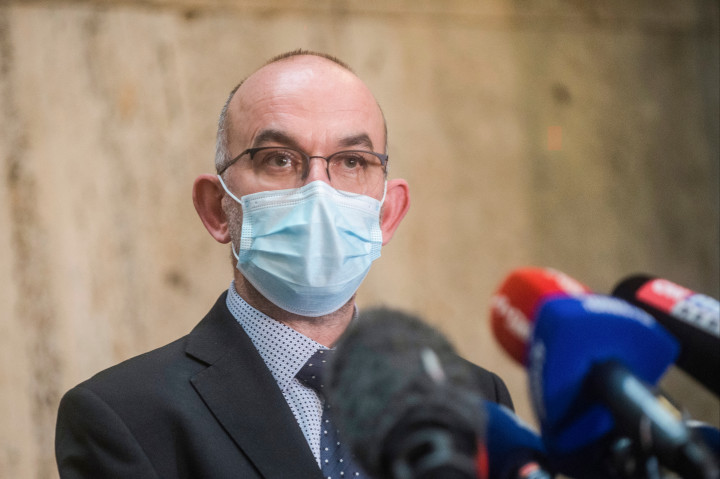 Nem volt hajlandó engedélyezni a kínai és orosz vakcinákat, menesztették a cseh egészségügyi minisztert