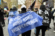 Hárommillió hongkongit menthet ki az Egyesült Királyság Kína elnyomásából