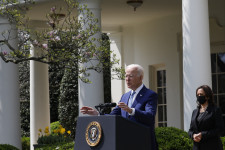 A fegyvertartás szigorítása irányába mutató lépéseket jelentett be Biden