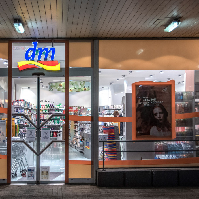 Nagykorú lett a dm tulajdonosának fia, és rögtön ő lett a világ legfiatalabb milliárdosa