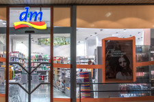 Nagykorú lett a dm tulajdonosának fia, és rögtön ő lett a világ legfiatalabb milliárdosa