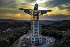 A rióinál is nagyobb Krisztus-szobrot építenek egy brazil kisvárosban