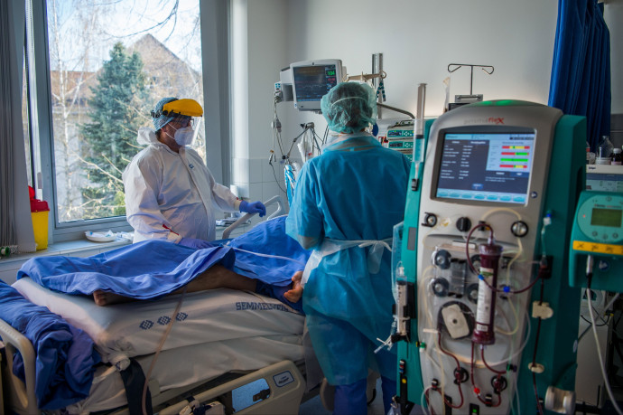 291 ember halt meg egy nap alatt, 5077 az új fertőzöttek száma