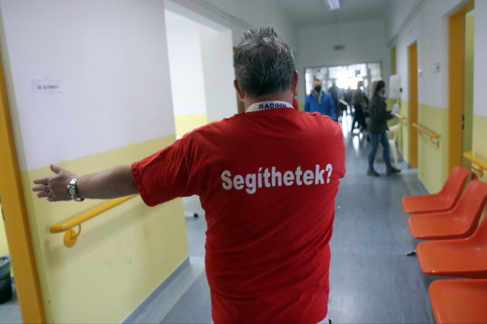 Publicus: A megkérdezettek kétharmada szerint az egészségügy helytáll a járványkezelésben