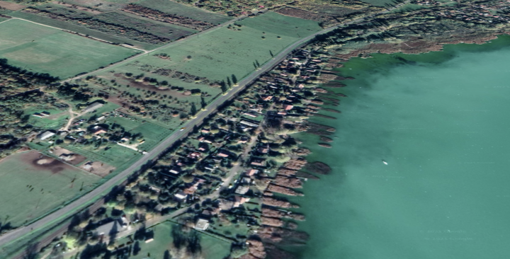 Balatonszepezden, a főúttól jobbra a Halász utca – Forrás: Google Earth