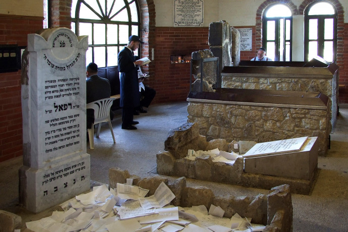 Hiába a harmadik hullám, 4500-an zarándokolhatnak el Bodrogkeresztúrra a csodarabbi halálának évfordulóján