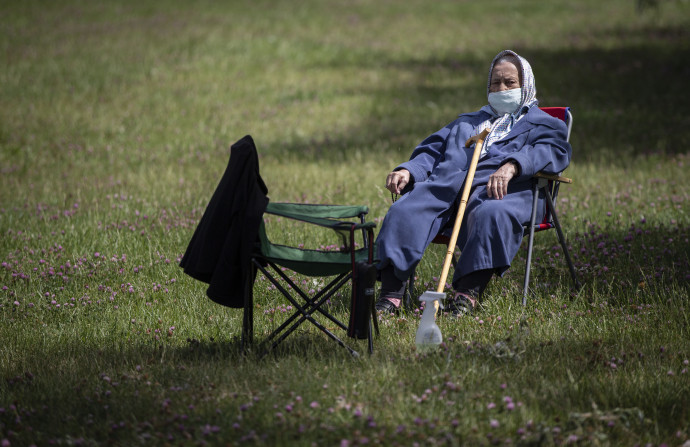 65 év feletti nő egy parkban Törökországban – Fotó: Binnur Ege Gurun Kocak/Anadolu Agency / Getty Images