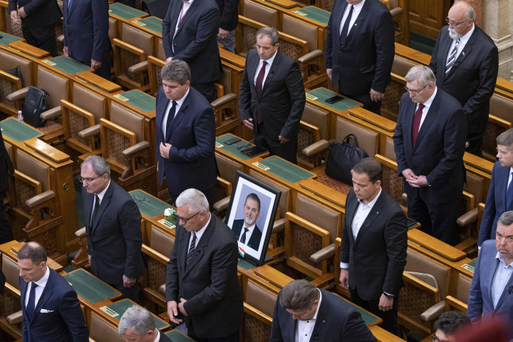Koncz Ferencre, a Fidesz képviselőjére emlékeznek az Országgyűlés plenáris ülésén 2020. július 13-án. – Fotó: Szigetváry Zsolt / MTI