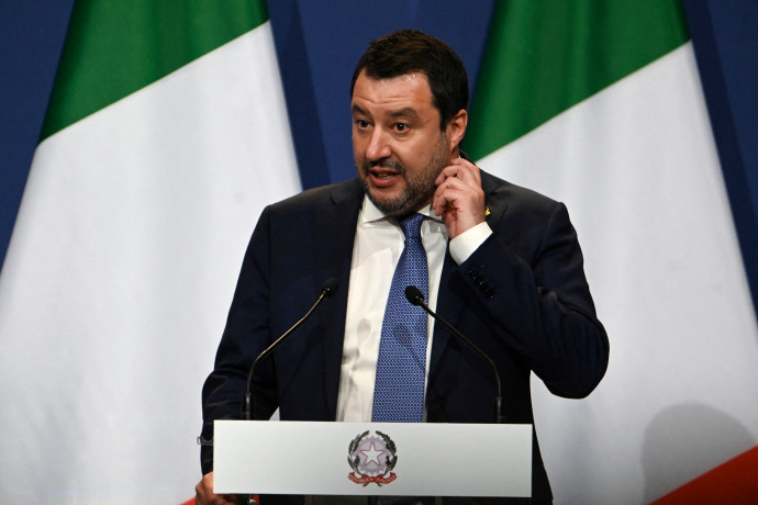 Vádat emelnek Salvini ellen, mert 2019-ben megakadályozta hogy kikössön egy bevándorlókkal teli hajó